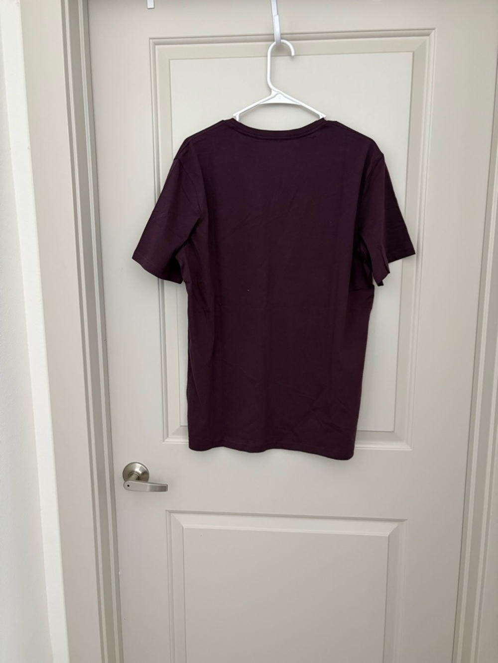 Pact Men's V-Neck T-Shirt in Deep Plum Organic Cotton NWOT Size M - Picture 2 of 5